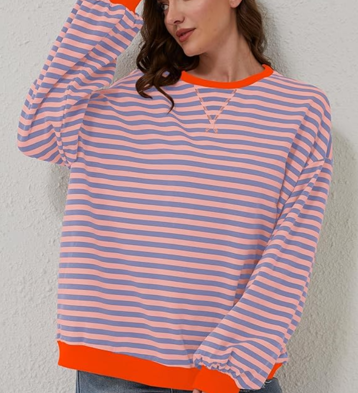 Pola | Oversizowy Sweter w Paski z Rekawami Nietoperz