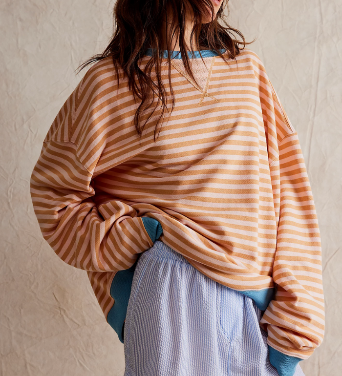Pola | Oversizowy Sweter w Paski z Rekawami Nietoperz