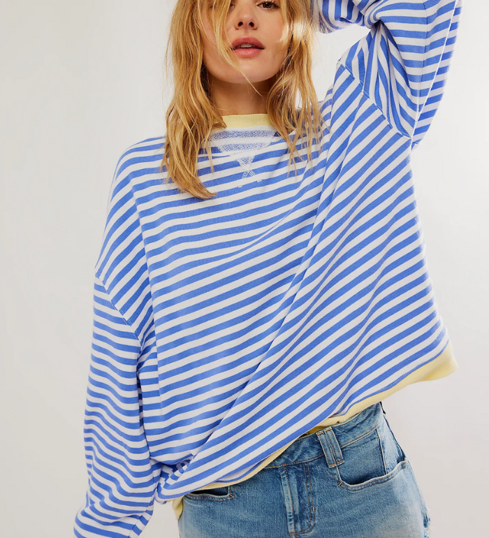 Pola | Oversizowy Sweter w Paski z Rekawami Nietoperz