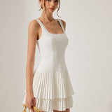 Sukienka z kwadratowym dekoltem i plisami