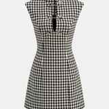 Sukienka mini w kratę houndstooth z detalem w kształcie wędzidła