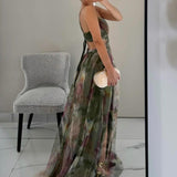 Elegancka Sukienka Maxi w Kwiatowy Wzór z Dekoltem w Serek