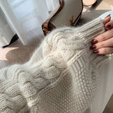 Marika | Oversizowy Sweter z Warkoczowym Splotem